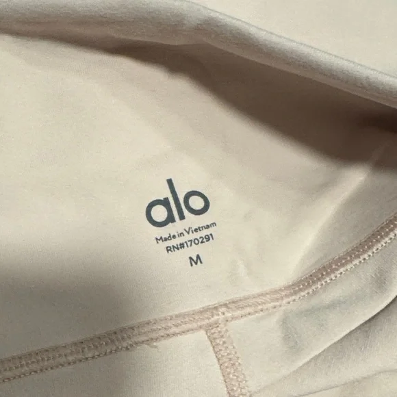 ALO Yoga Women's Light Pink Bike Shorts - Picture 3 of 4